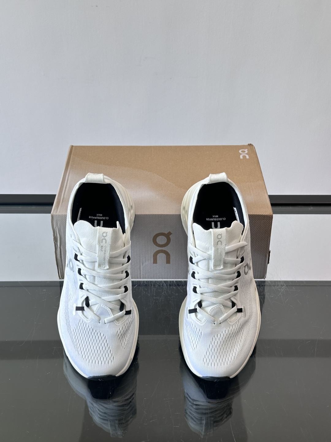 On昂跑 Cloud 6运动鞋情侣款👫​​👟瑞士品牌On昂跑Cloud 6，主打轻量舒适，鞋面多孔网布超