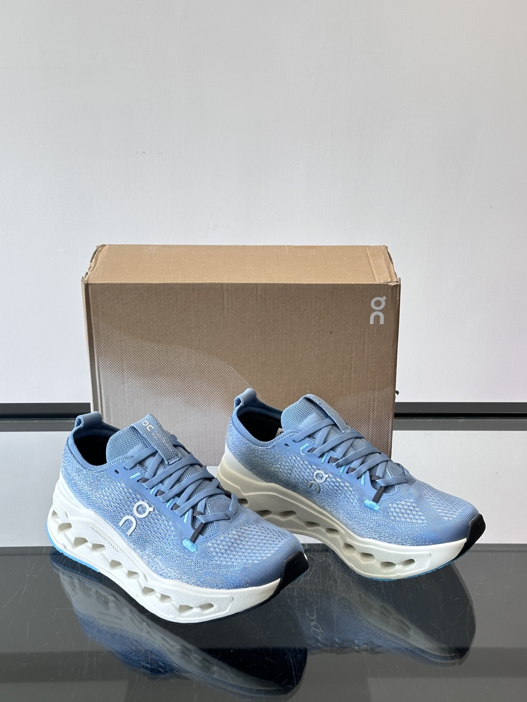 On昂跑 Cloud 6运动鞋情侣款👫​​👟瑞士品牌On昂跑Cloud 6，主打轻量舒适，鞋面多孔网布超