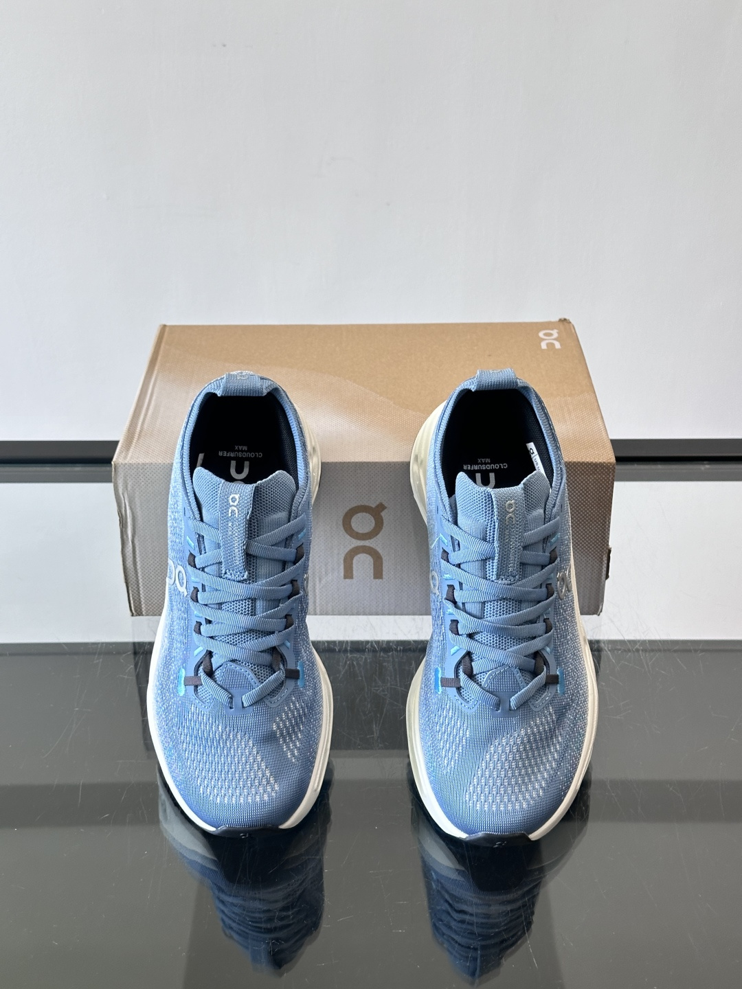 On昂跑 Cloud 6运动鞋情侣款👫​​👟瑞士品牌On昂跑Cloud 6，主打轻量舒适，鞋面多孔网布超