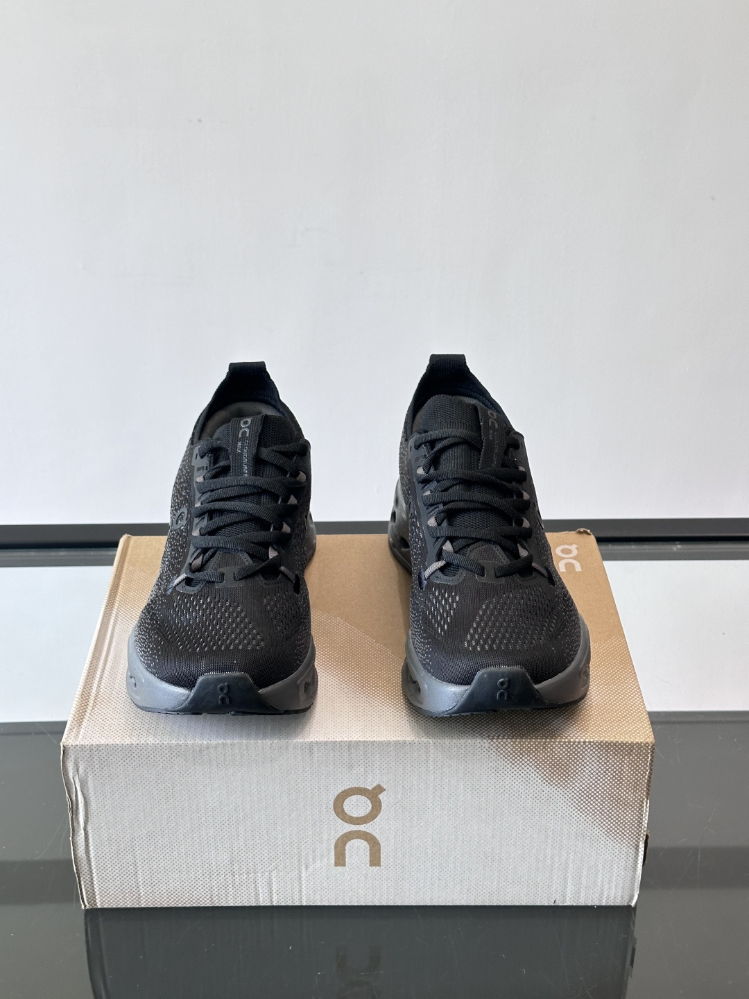 On昂跑 Cloud 6运动鞋情侣款👫​​👟瑞士品牌On昂跑Cloud 6，主打轻量舒适，鞋面多孔网布超