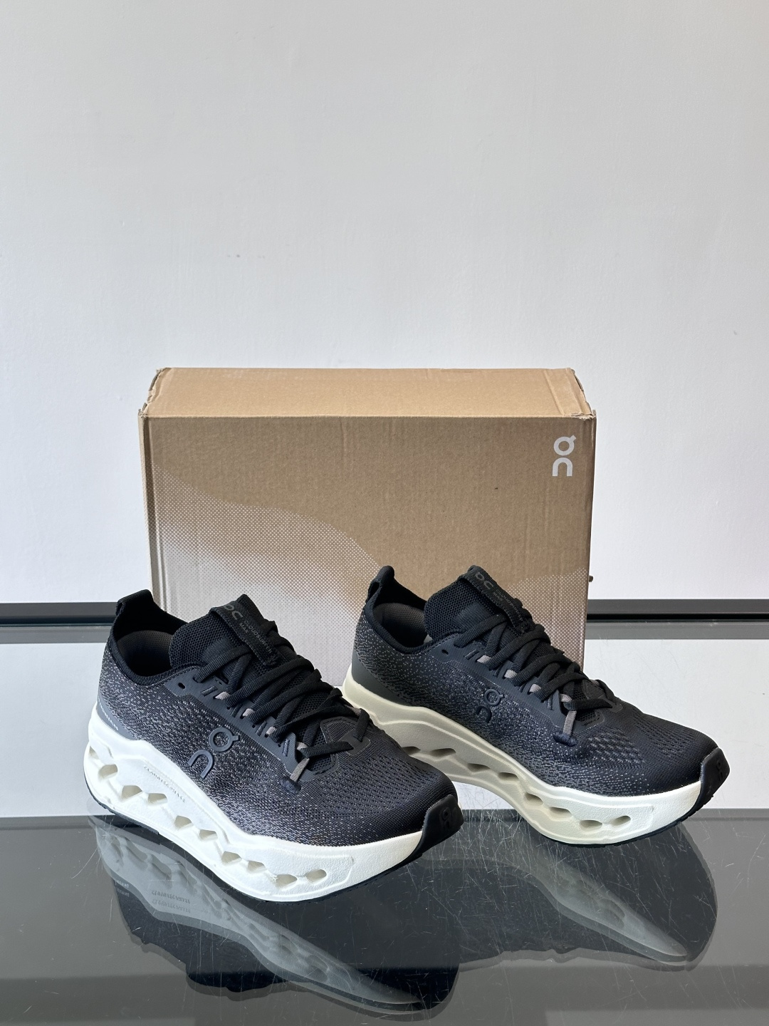 On昂跑 Cloud 6运动鞋情侣款👫​​👟瑞士品牌On昂跑Cloud 6，主打轻量舒适，鞋面多孔网布超