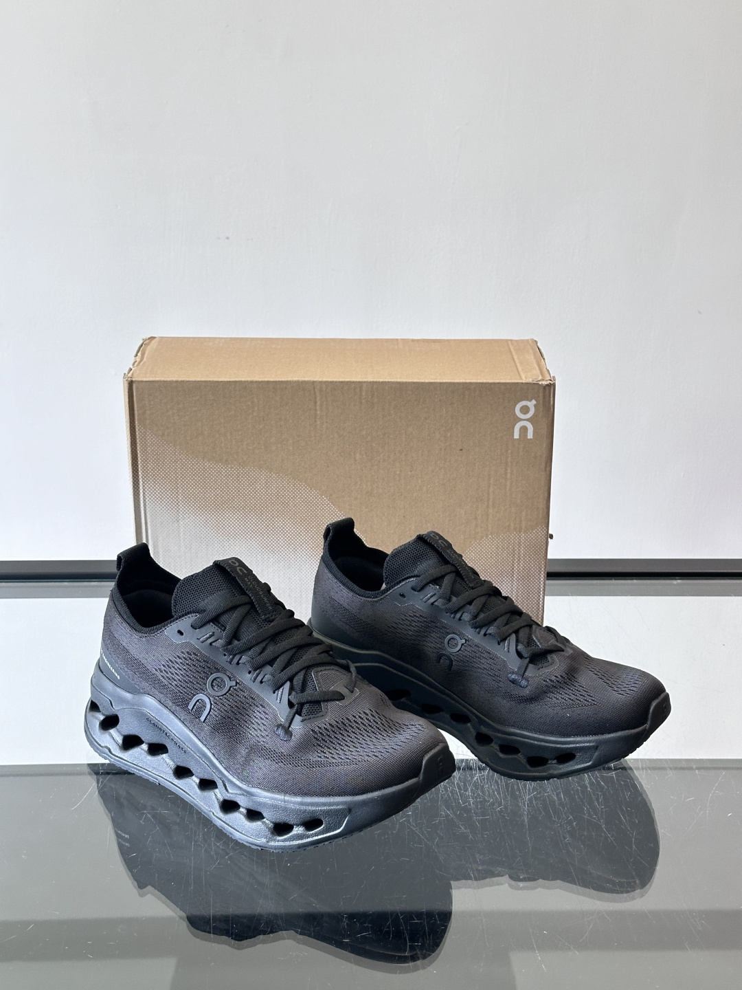 On昂跑 Cloud 6运动鞋情侣款👫​​👟瑞士品牌On昂跑Cloud 6，主打轻量舒适，鞋面多孔网布超