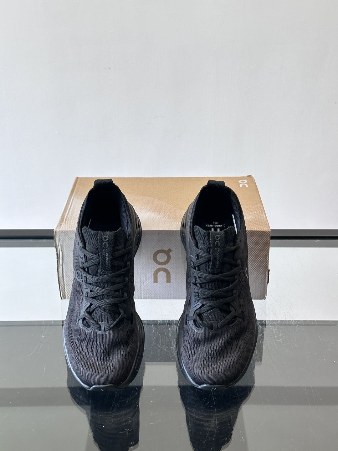 On昂跑 Cloud 6运动鞋情侣款👫​​👟瑞士品牌On昂跑Cloud 6，主打轻量舒适，鞋面多孔网布超