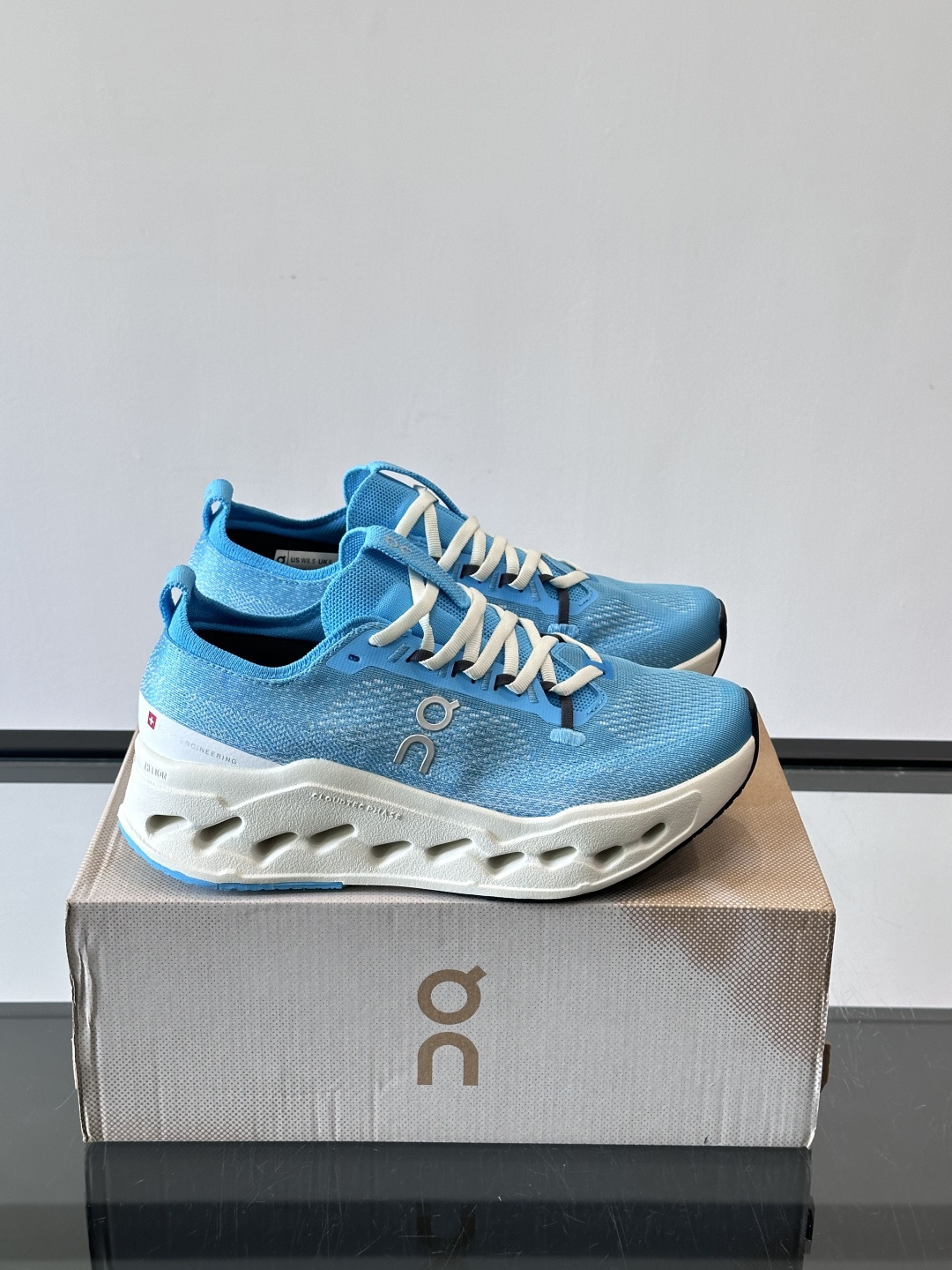 On昂跑 Cloud 6运动鞋情侣款👫​​👟瑞士品牌On昂跑Cloud 6，主打轻量舒适，鞋面多孔网布超