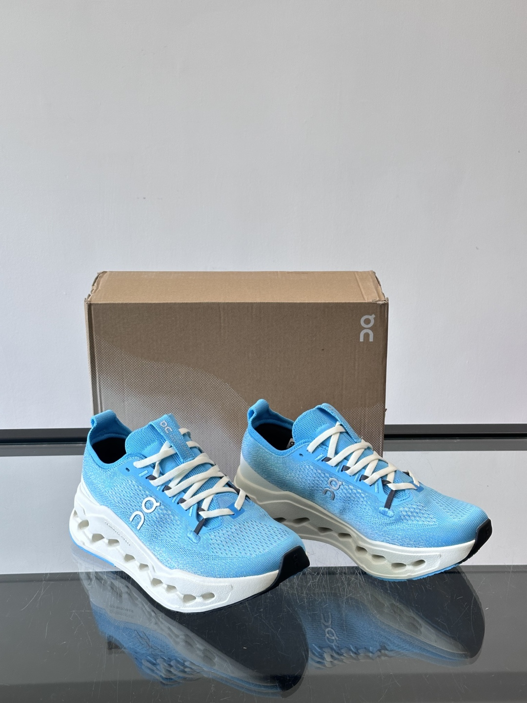 On昂跑 Cloud 6运动鞋情侣款👫​​👟瑞士品牌On昂跑Cloud 6，主打轻量舒适，鞋面多孔网布超