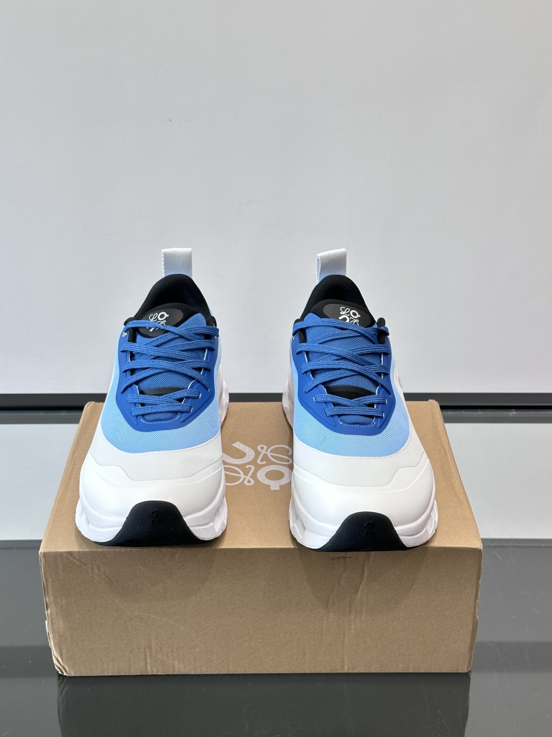 On昂跑 x Loewe联名2.0运动鞋​​👟On昂跑和Loewe联名的Cloudboom 2.0运动鞋