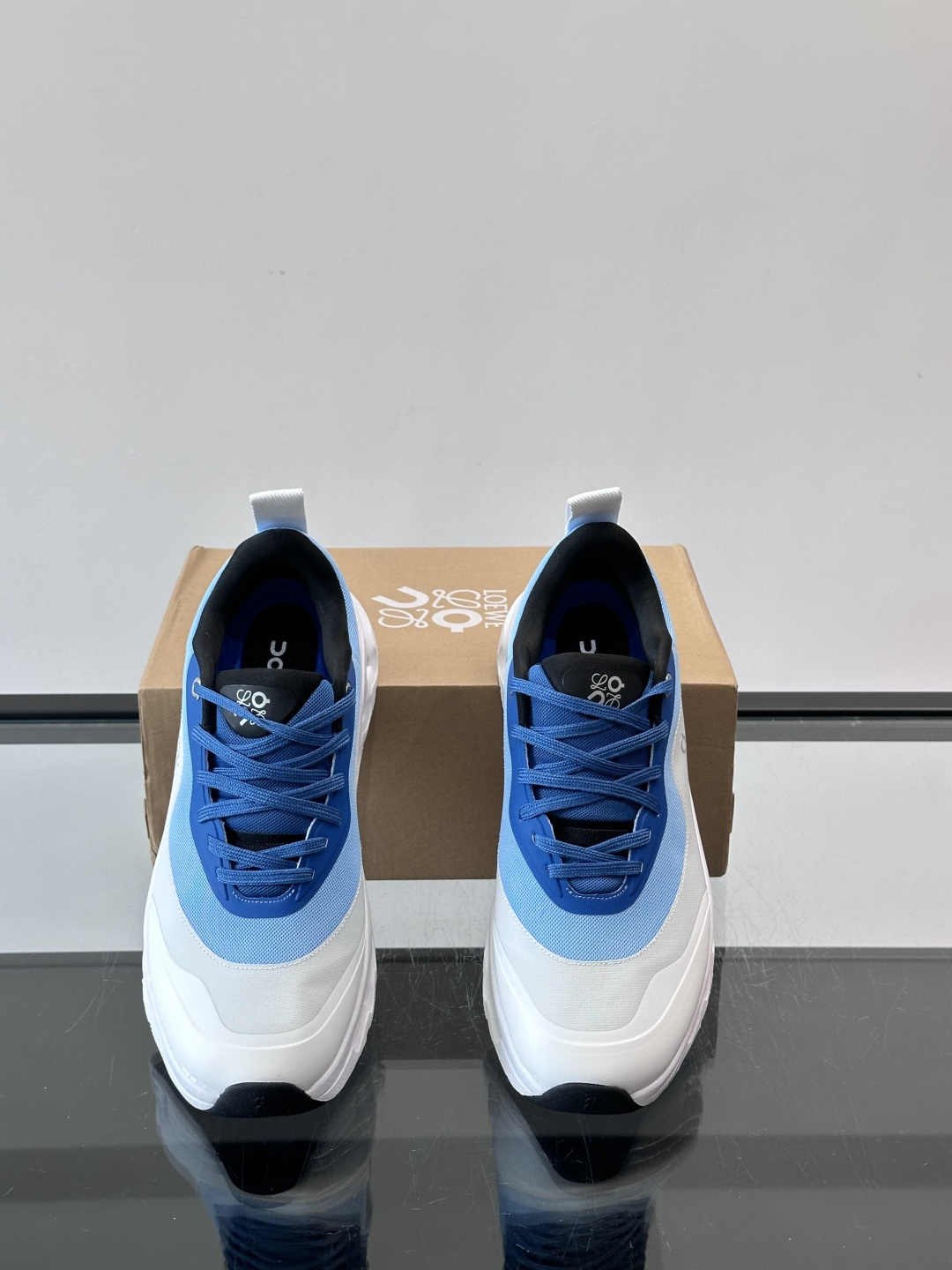 On昂跑 x Loewe联名2.0运动鞋​​👟On昂跑和Loewe联名的Cloudboom 2.0运动鞋