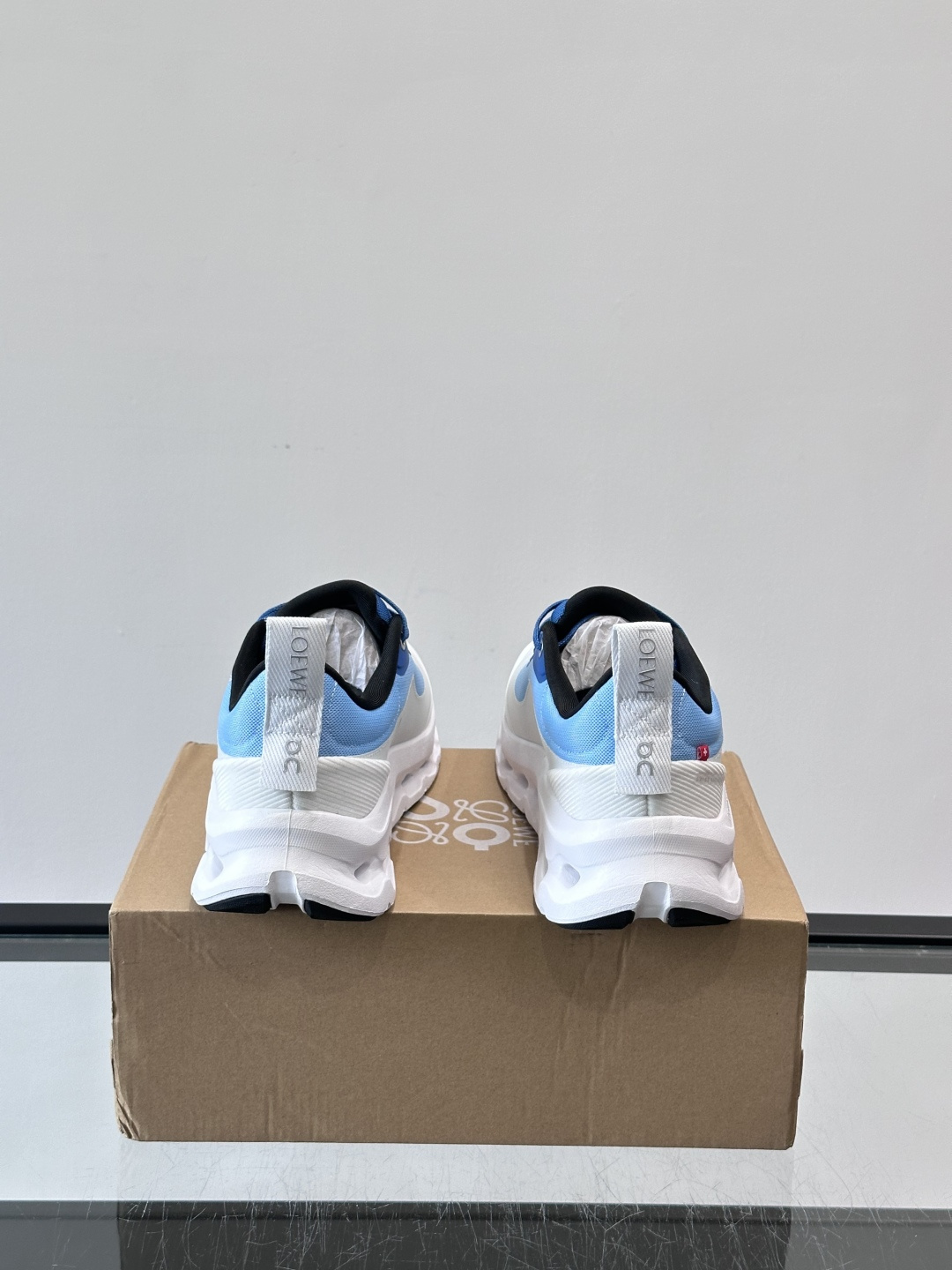 On昂跑 x Loewe联名2.0运动鞋​​👟On昂跑和Loewe联名的Cloudboom 2.0运动鞋