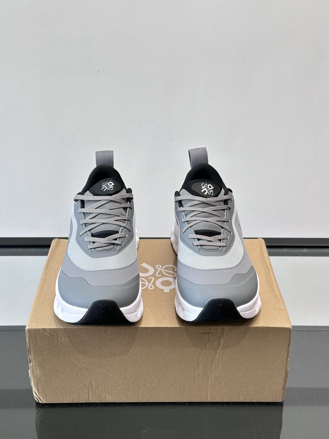 On昂跑 x Loewe联名2.0运动鞋​​👟On昂跑和Loewe联名的Cloudboom 2.0运动鞋