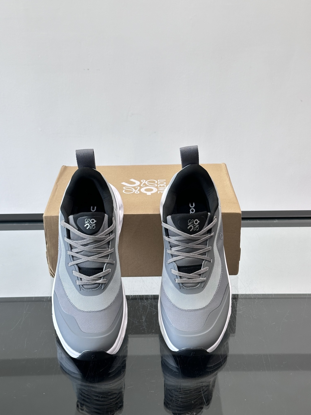 On昂跑 x Loewe联名2.0运动鞋​​👟On昂跑和Loewe联名的Cloudboom 2.0运动鞋