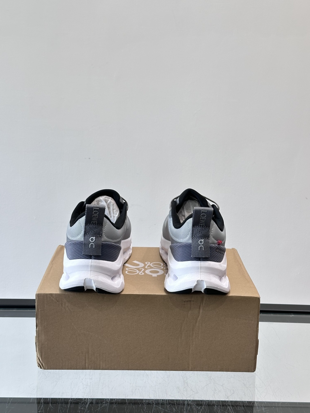 On昂跑 x Loewe联名2.0运动鞋​​👟On昂跑和Loewe联名的Cloudboom 2.0运动鞋