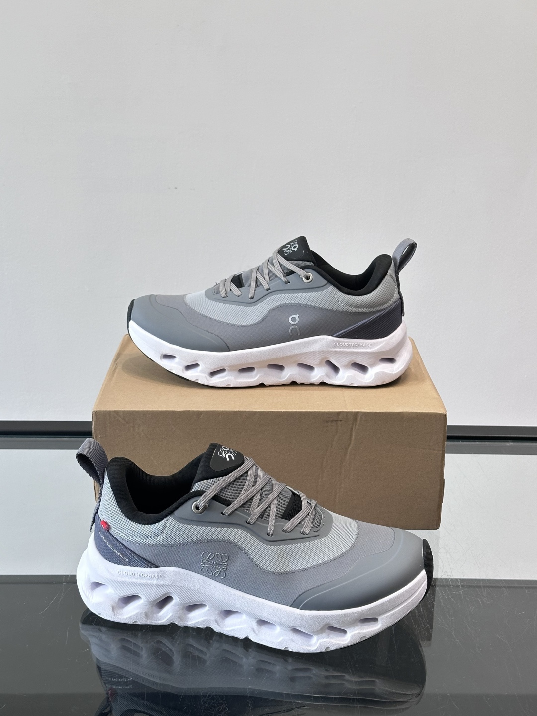 On昂跑 x Loewe联名2.0运动鞋​​👟On昂跑和Loewe联名的Cloudboom 2.0运动鞋