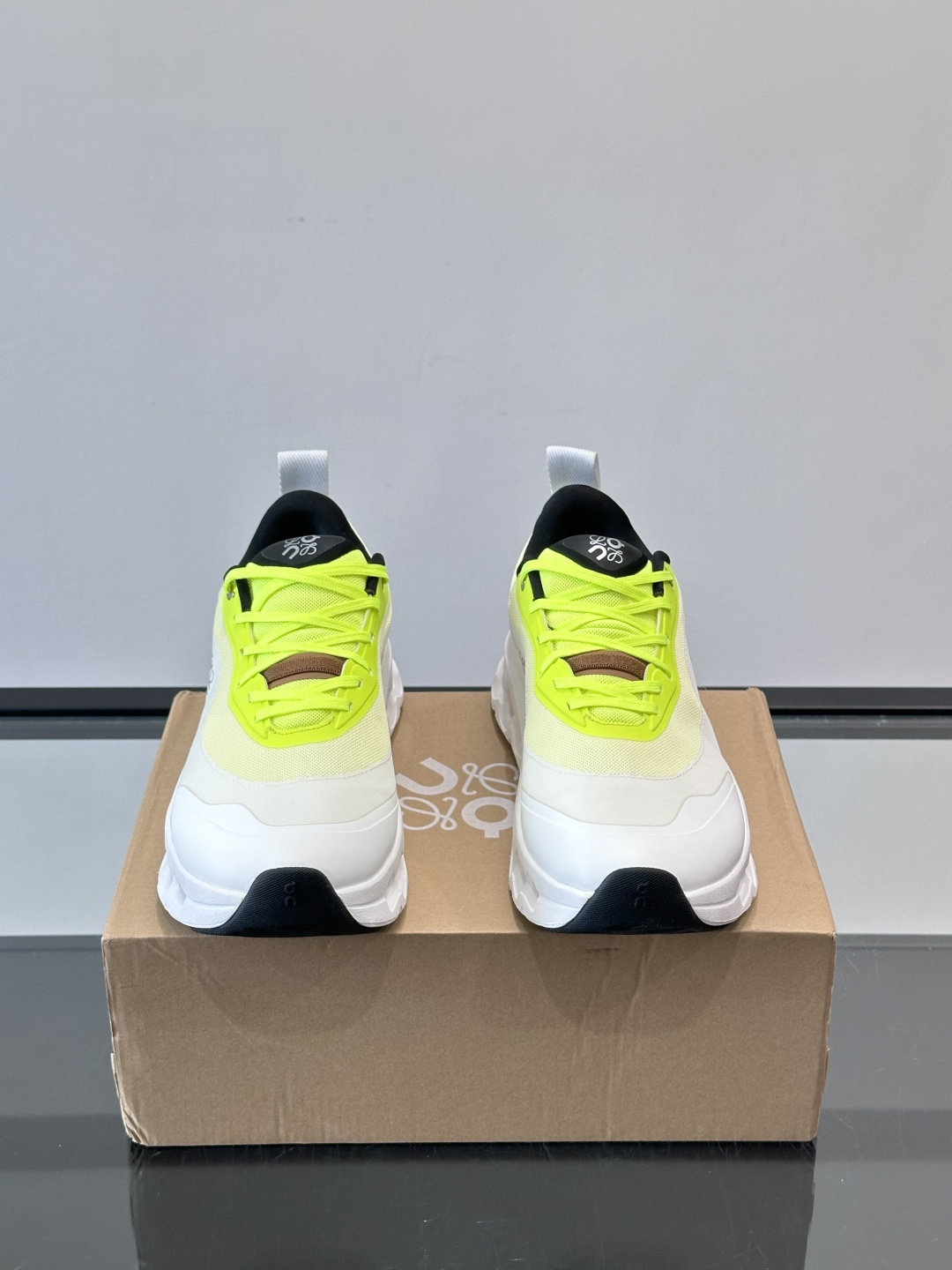 On昂跑 x Loewe联名2.0运动鞋​​👟On昂跑和Loewe联名的Cloudboom 2.0运动鞋