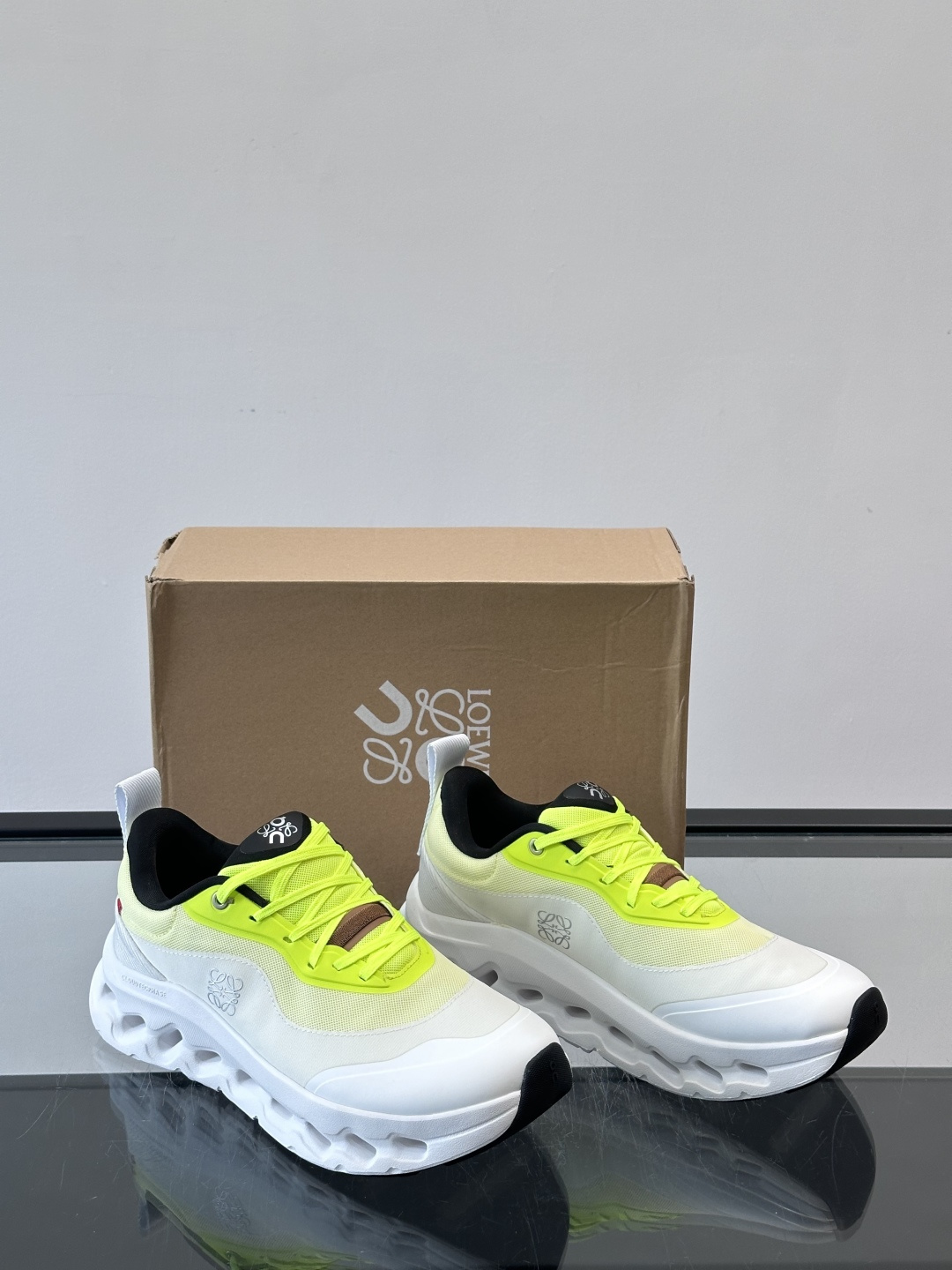 On昂跑 x Loewe联名2.0运动鞋​​👟On昂跑和Loewe联名的Cloudboom 2.0运动鞋