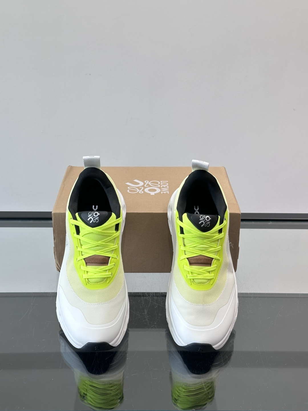 On昂跑 x Loewe联名2.0运动鞋​​👟On昂跑和Loewe联名的Cloudboom 2.0运动鞋