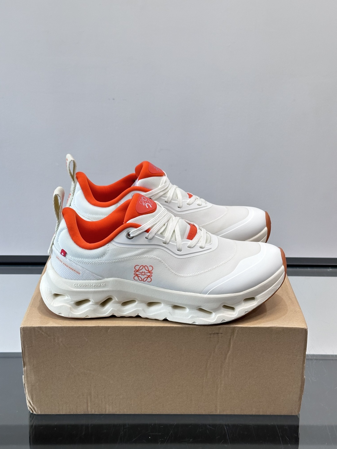 On昂跑 x Loewe联名2.0运动鞋​​👟On昂跑和Loewe联名的Cloudboom 2.0运动鞋