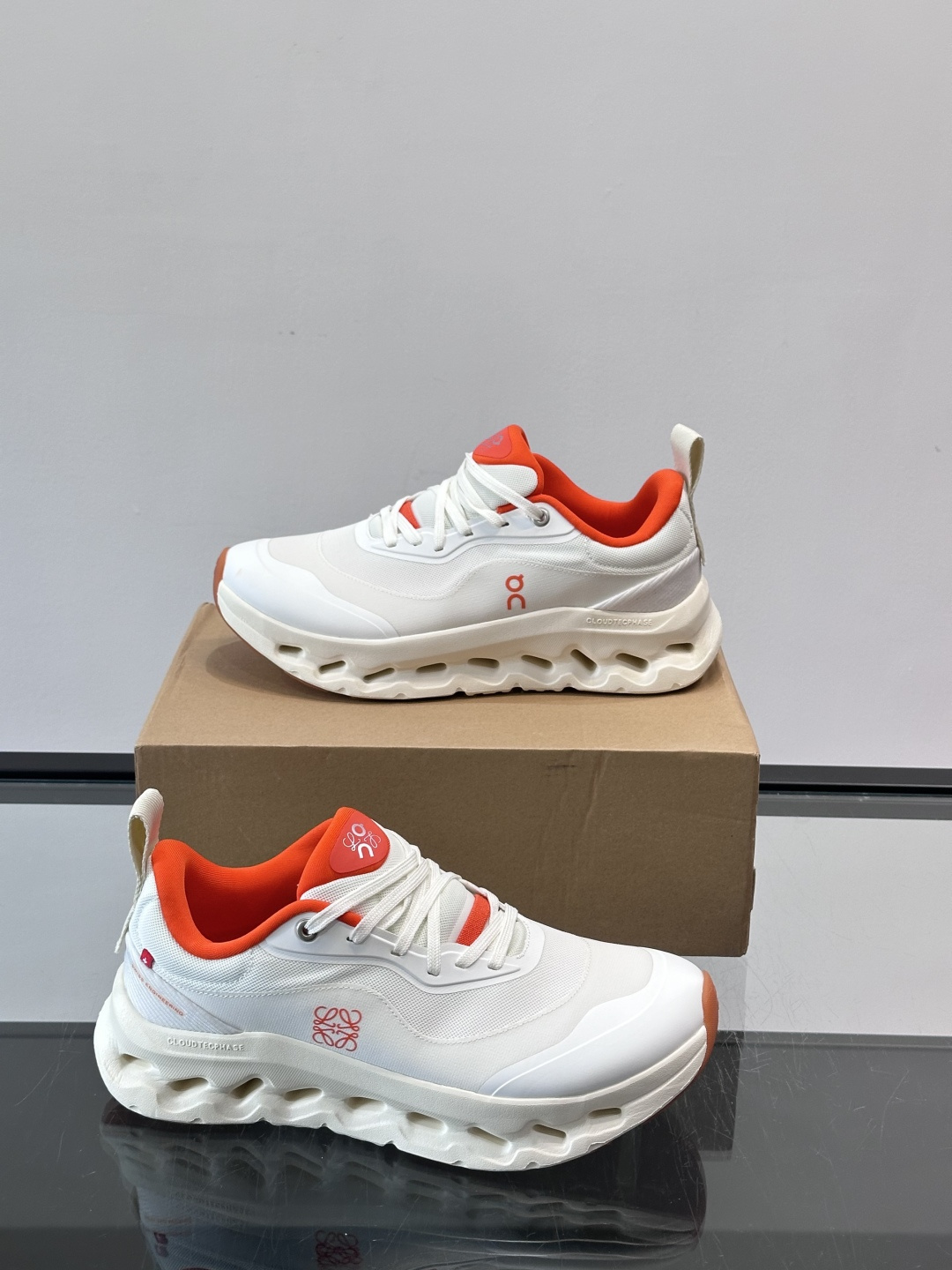 On昂跑 x Loewe联名2.0运动鞋​​👟On昂跑和Loewe联名的Cloudboom 2.0运动鞋