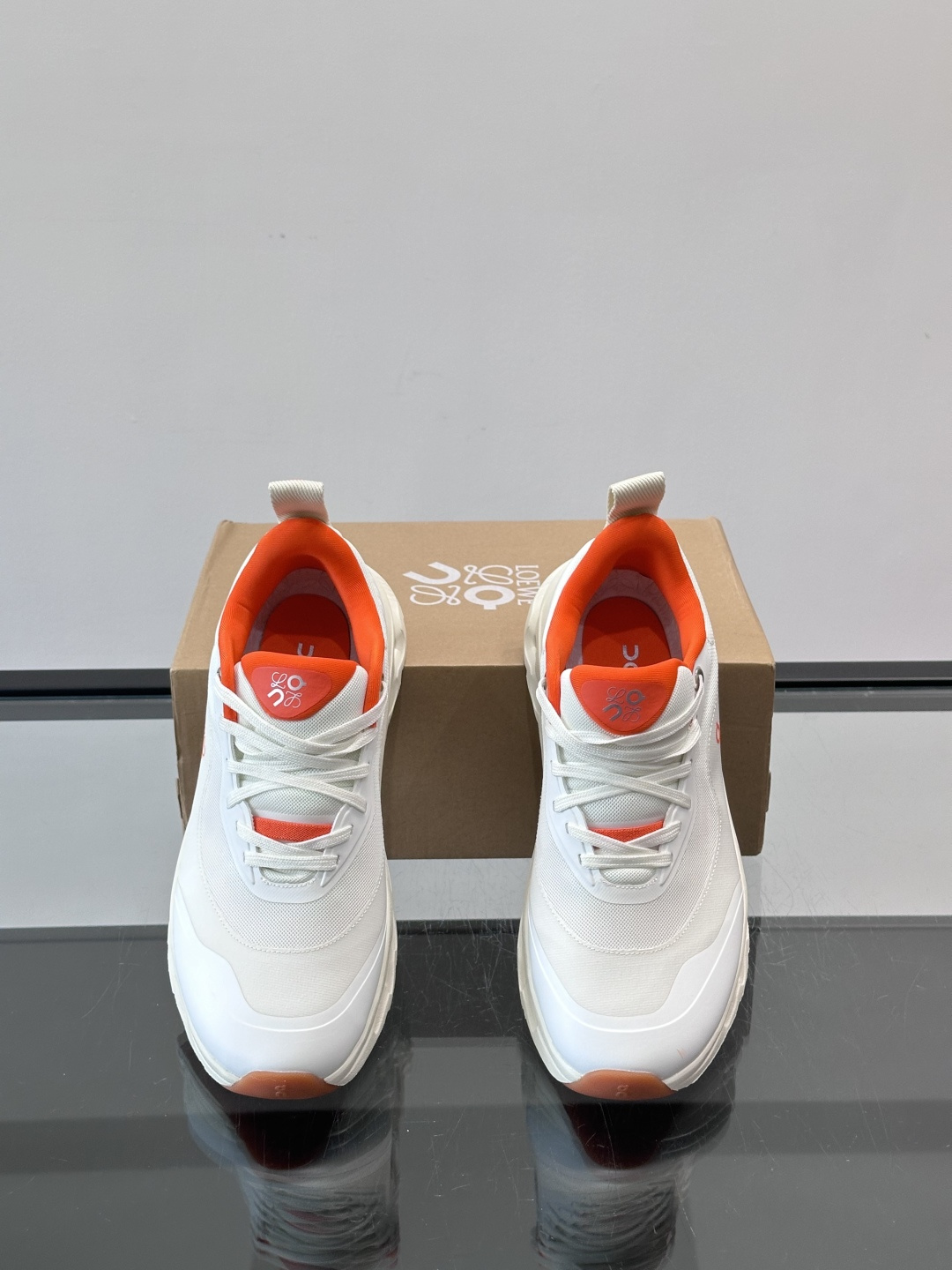 On昂跑 x Loewe联名2.0运动鞋​​👟On昂跑和Loewe联名的Cloudboom 2.0运动鞋