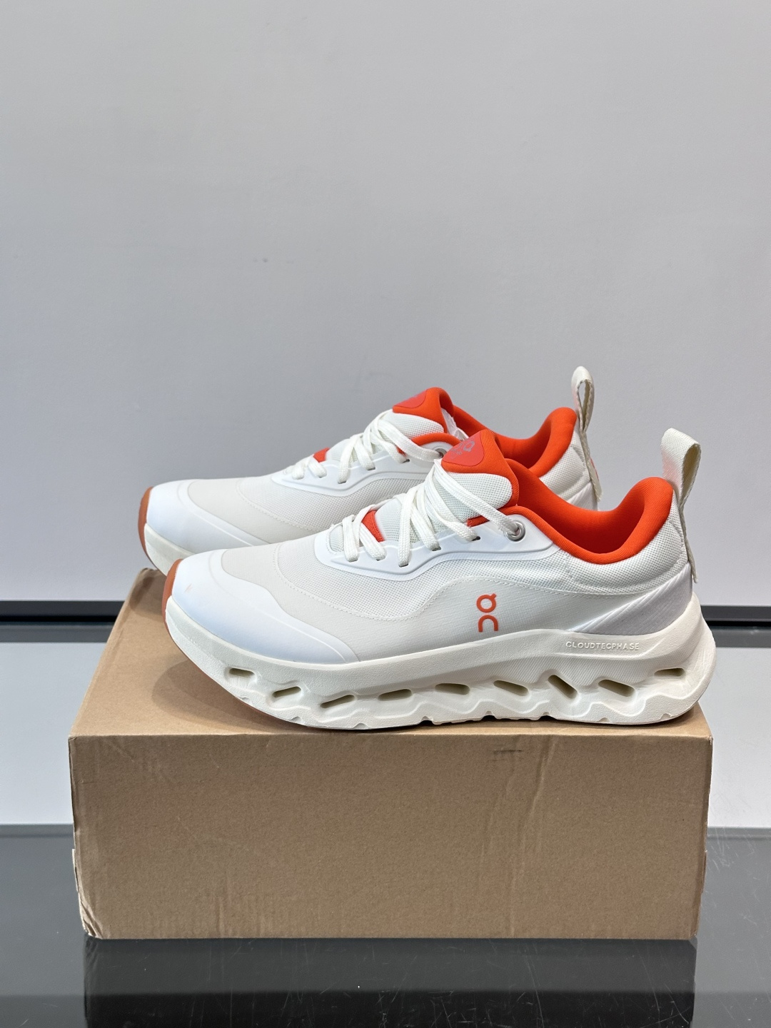 On昂跑 x Loewe联名2.0运动鞋​​👟On昂跑和Loewe联名的Cloudboom 2.0运动鞋