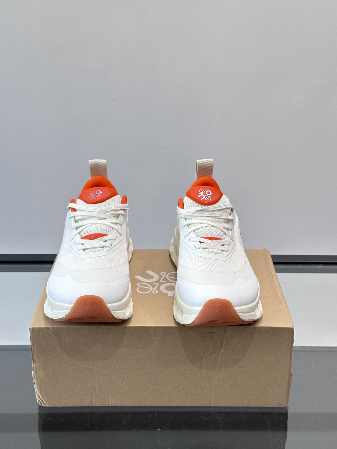 On昂跑 x Loewe联名2.0运动鞋​​👟On昂跑和Loewe联名的Cloudboom 2.0运动鞋