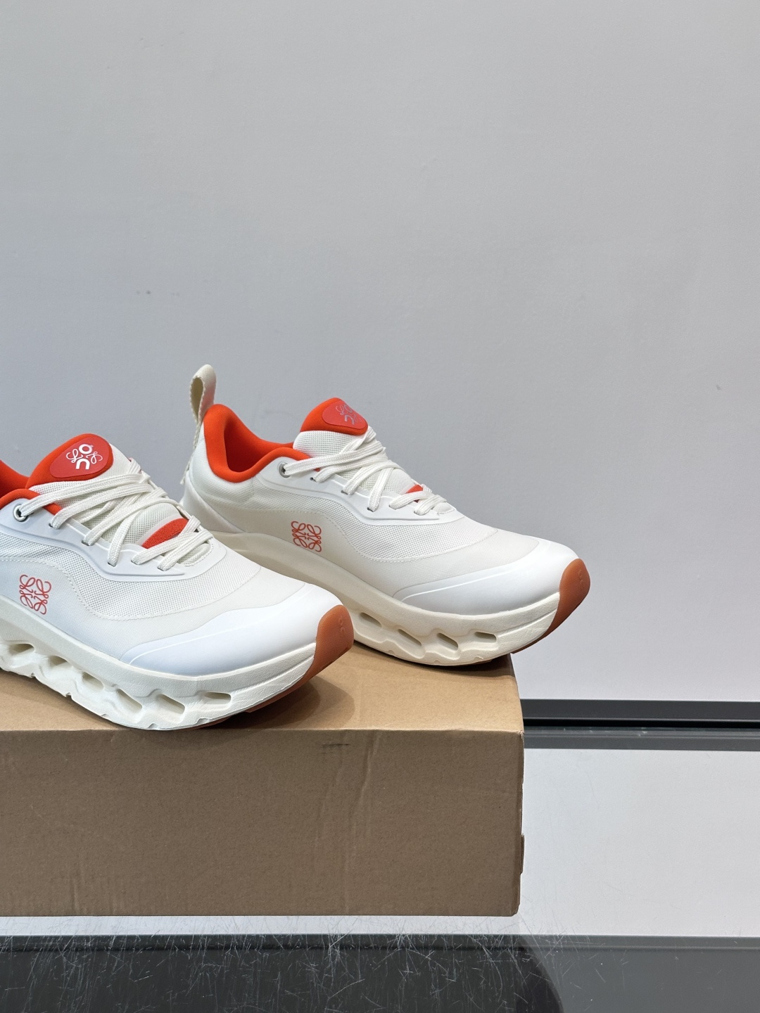 On昂跑 x Loewe联名2.0运动鞋​​👟On昂跑和Loewe联名的Cloudboom 2.0运动鞋