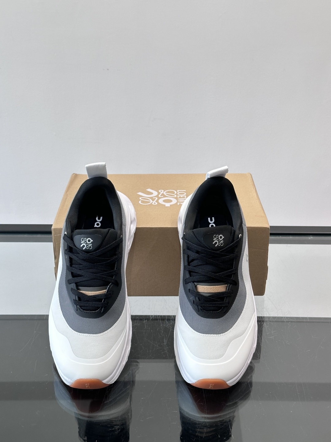 On昂跑 x Loewe联名2.0运动鞋​​👟On昂跑和Loewe联名的Cloudboom 2.0运动鞋