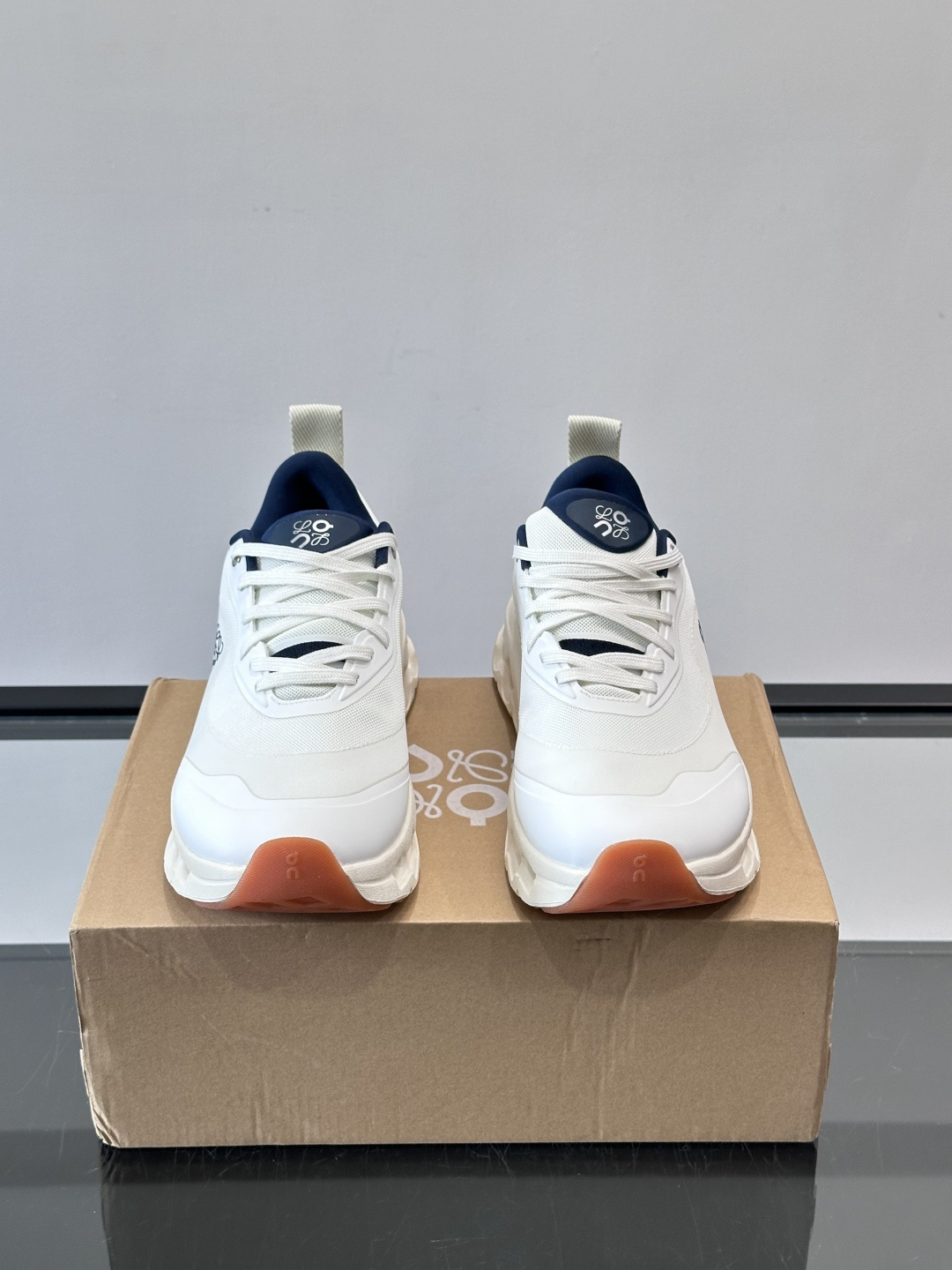 On昂跑 x Loewe联名2.0运动鞋​​👟On昂跑和Loewe联名的Cloudboom 2.0运动鞋