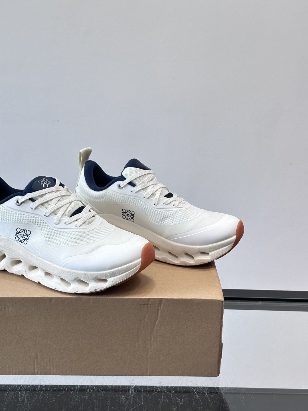 On昂跑 x Loewe联名2.0运动鞋​​👟On昂跑和Loewe联名的Cloudboom 2.0运动鞋