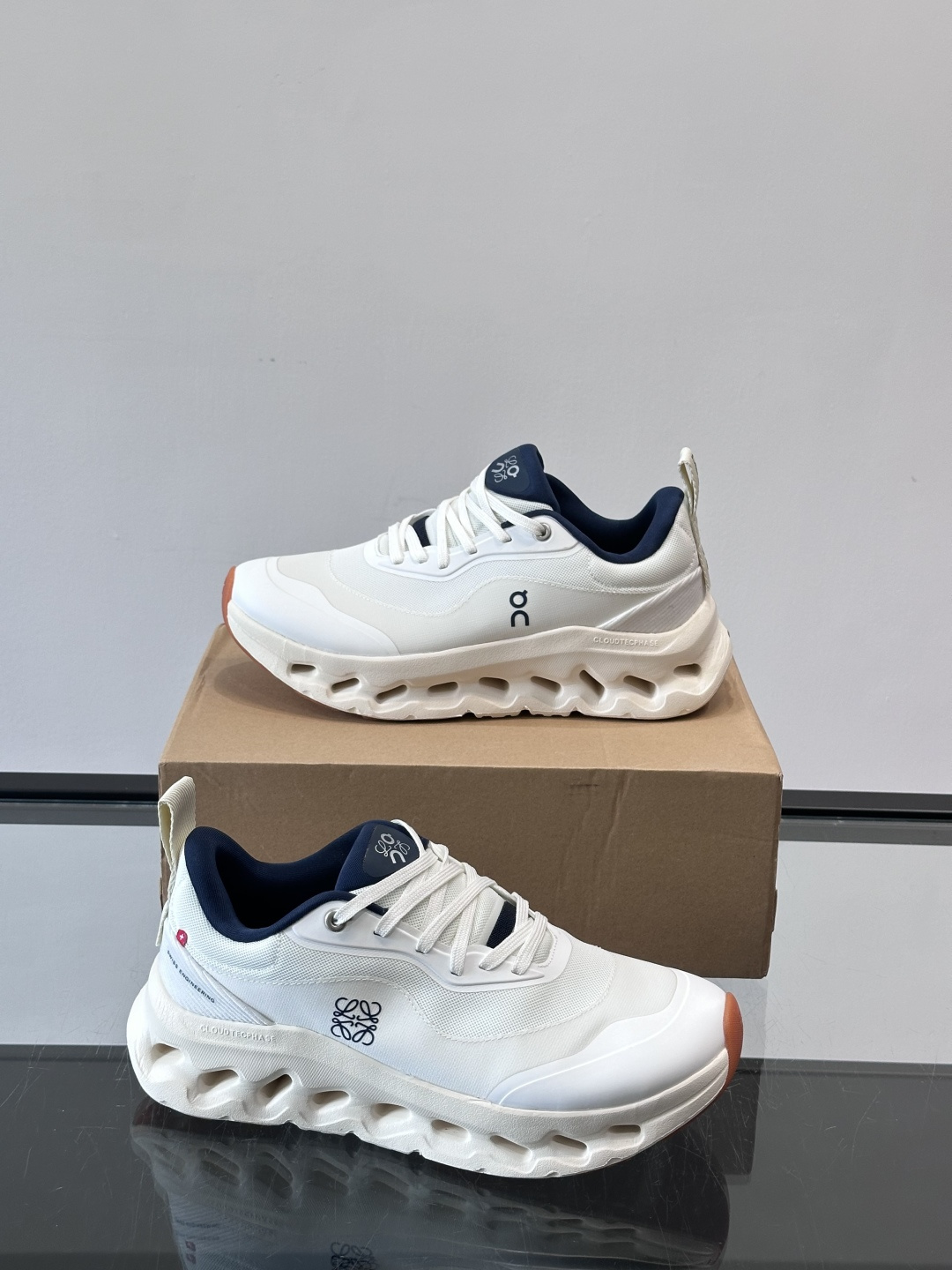 On昂跑 x Loewe联名2.0运动鞋​​👟On昂跑和Loewe联名的Cloudboom 2.0运动鞋