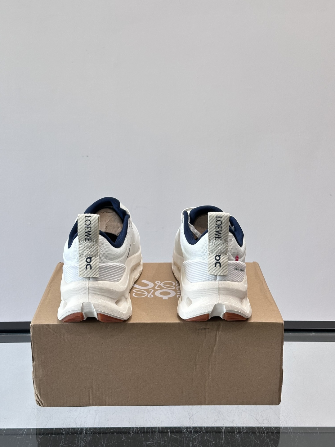 On昂跑 x Loewe联名2.0运动鞋​​👟On昂跑和Loewe联名的Cloudboom 2.0运动鞋