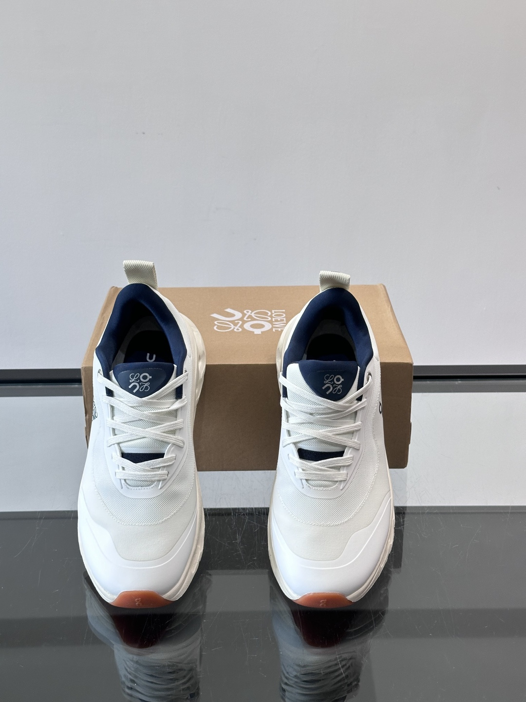 On昂跑 x Loewe联名2.0运动鞋​​👟On昂跑和Loewe联名的Cloudboom 2.0运动鞋