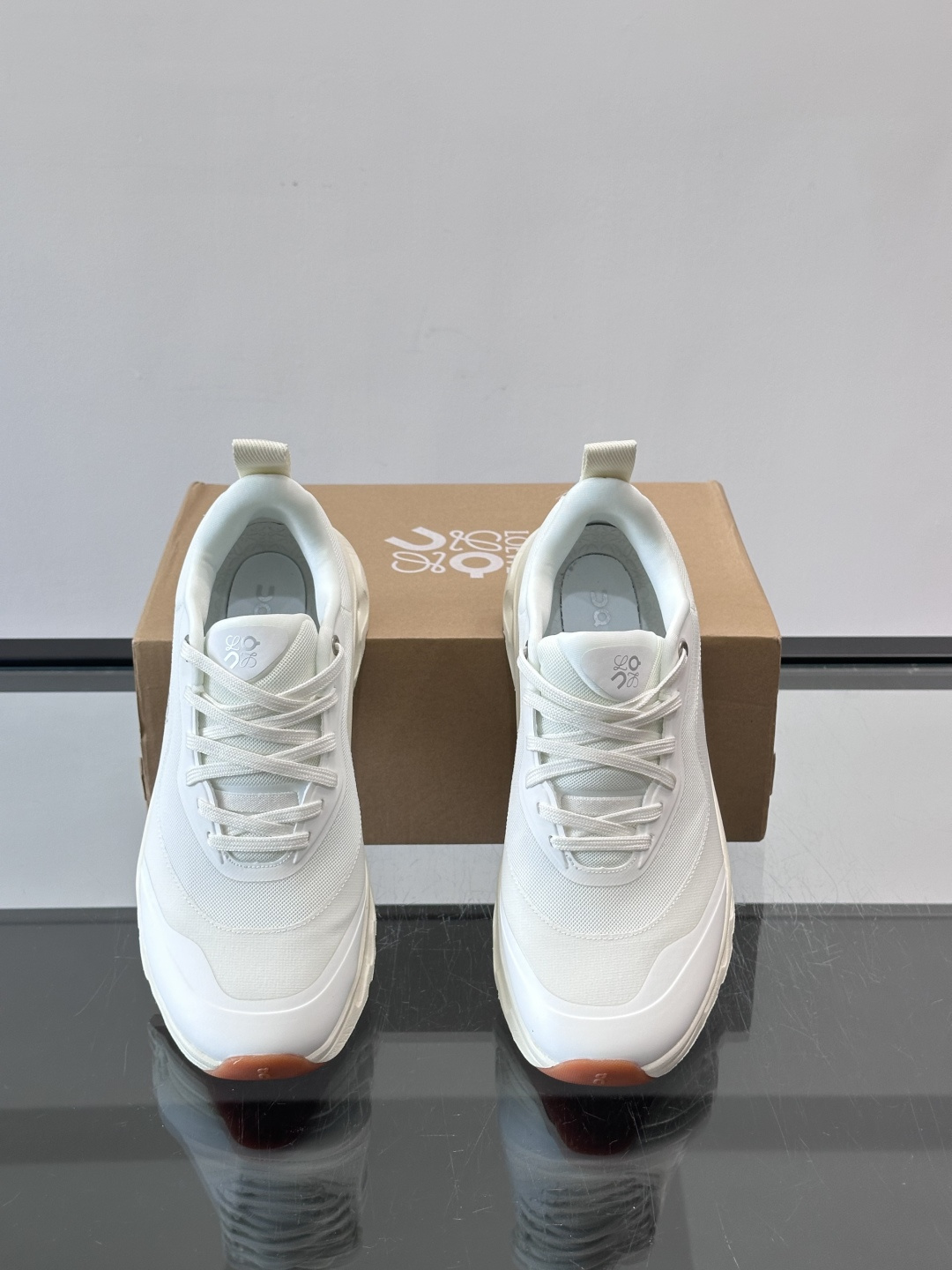 On昂跑 x Loewe联名2.0运动鞋​​👟On昂跑和Loewe联名的Cloudboom 2.0运动鞋