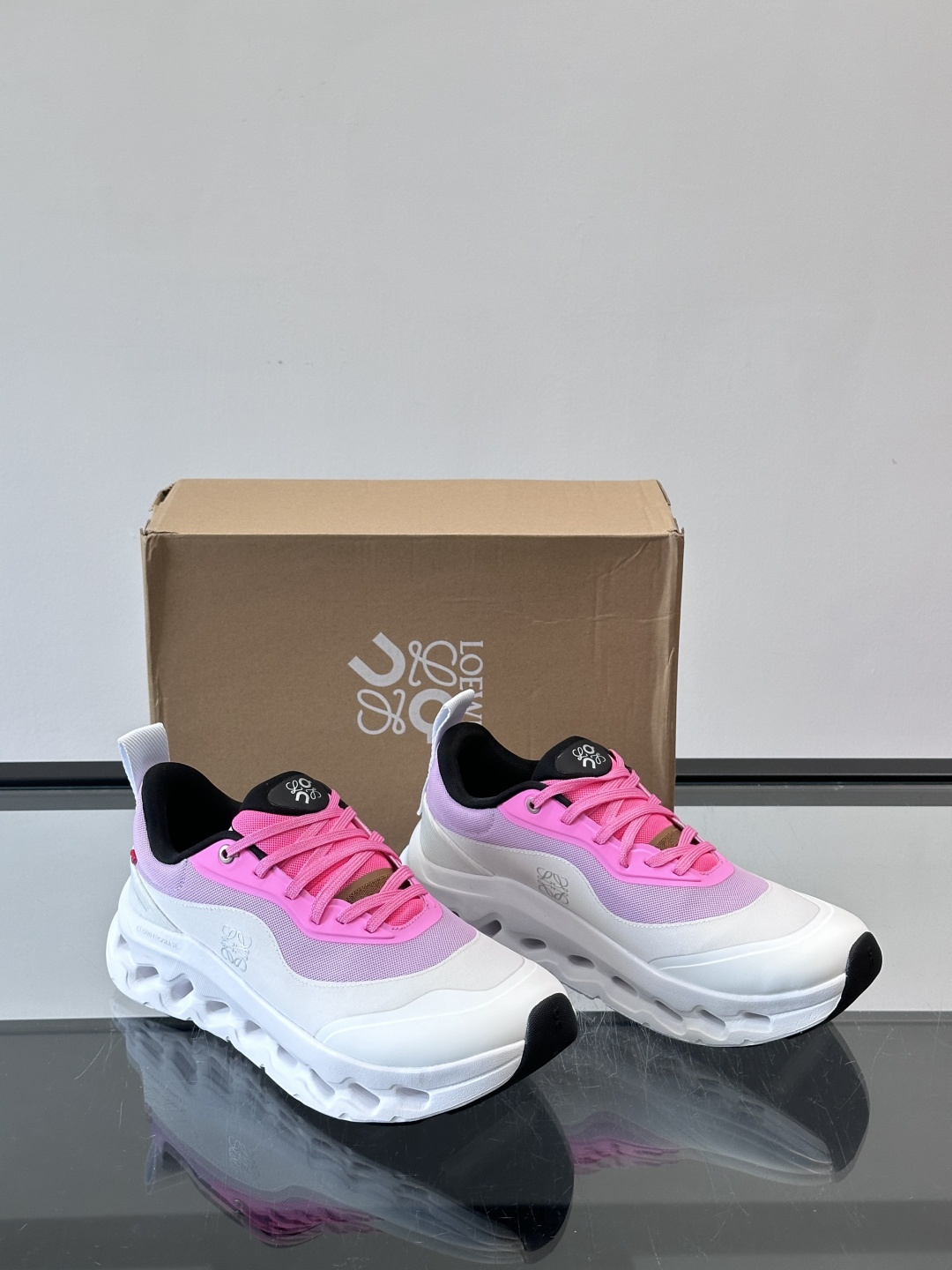 On昂跑 x Loewe联名2.0运动鞋​​👟On昂跑和Loewe联名的Cloudboom 2.0运动鞋