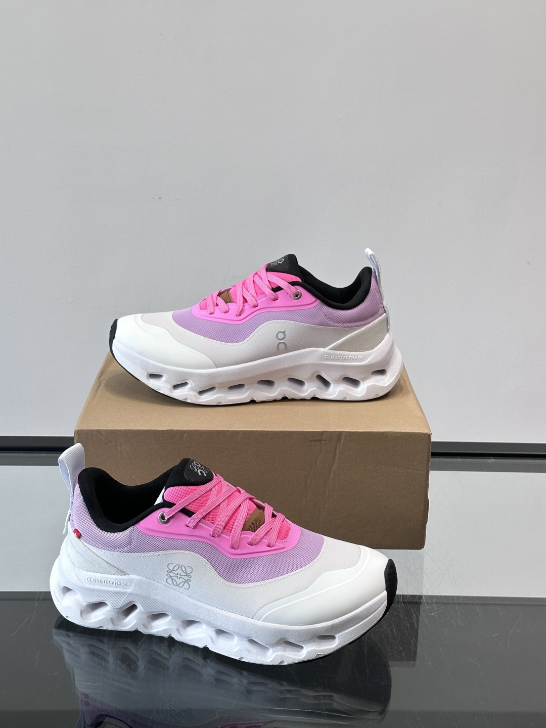 On昂跑 x Loewe联名2.0运动鞋​​👟On昂跑和Loewe联名的Cloudboom 2.0运动鞋