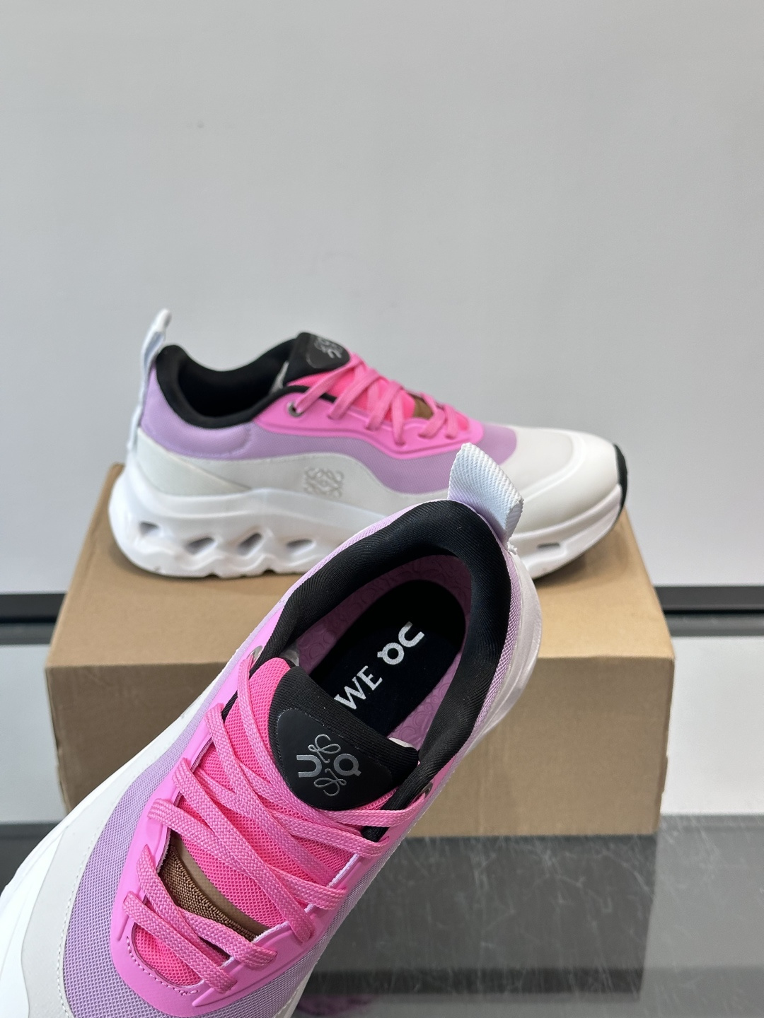 On昂跑 x Loewe联名2.0运动鞋​​👟On昂跑和Loewe联名的Cloudboom 2.0运动鞋