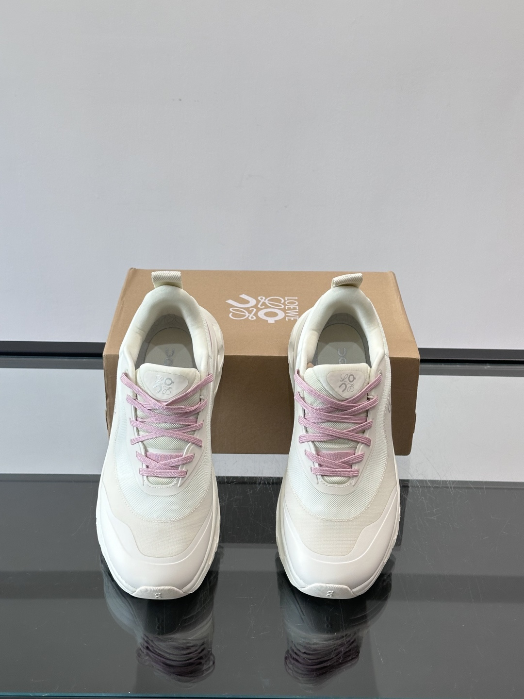 On昂跑 x Loewe联名2.0运动鞋​​👟On昂跑和Loewe联名的Cloudboom 2.0运动鞋