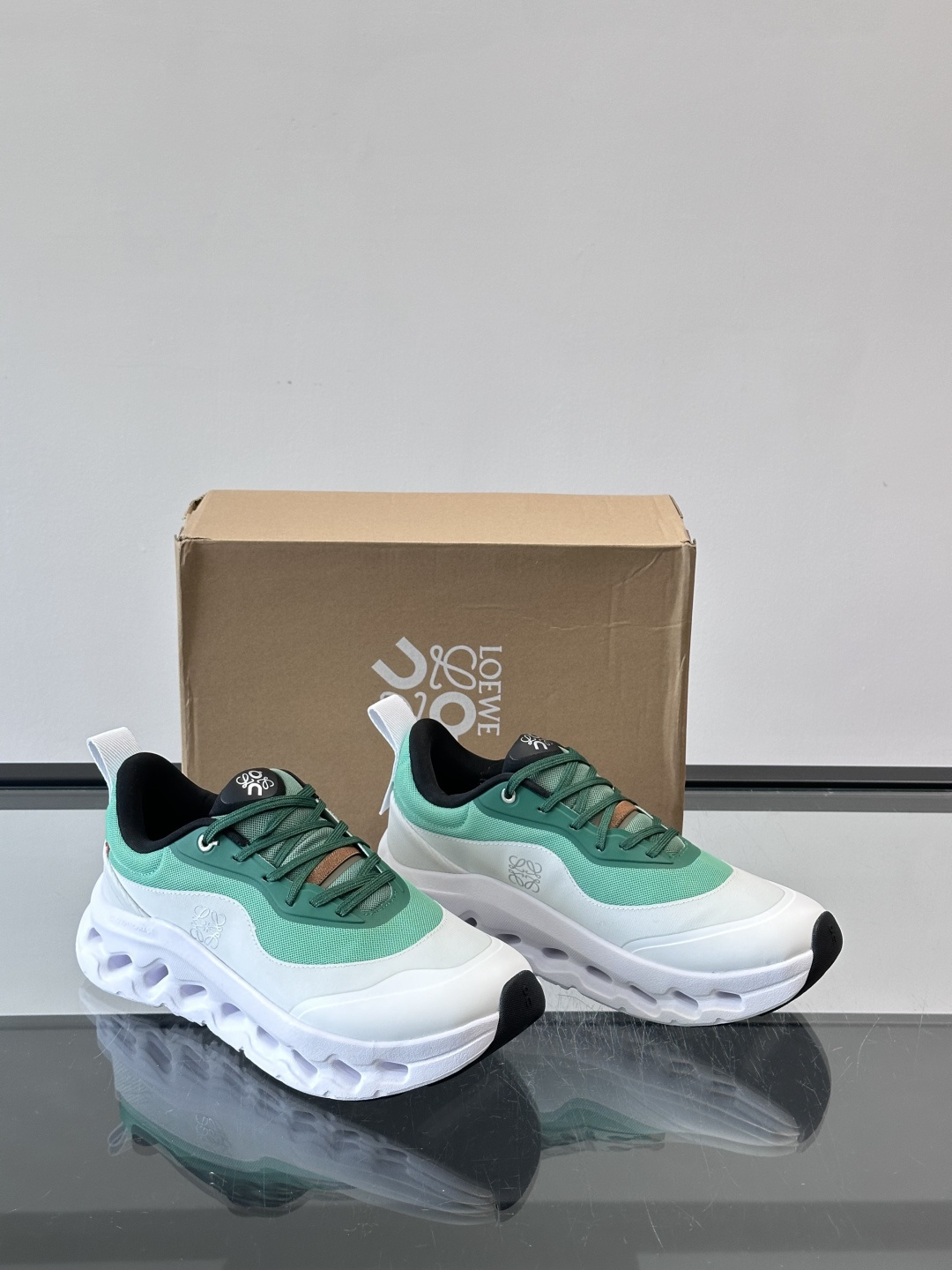 On昂跑 x Loewe联名2.0运动鞋​​👟On昂跑和Loewe联名的Cloudboom 2.0运动鞋