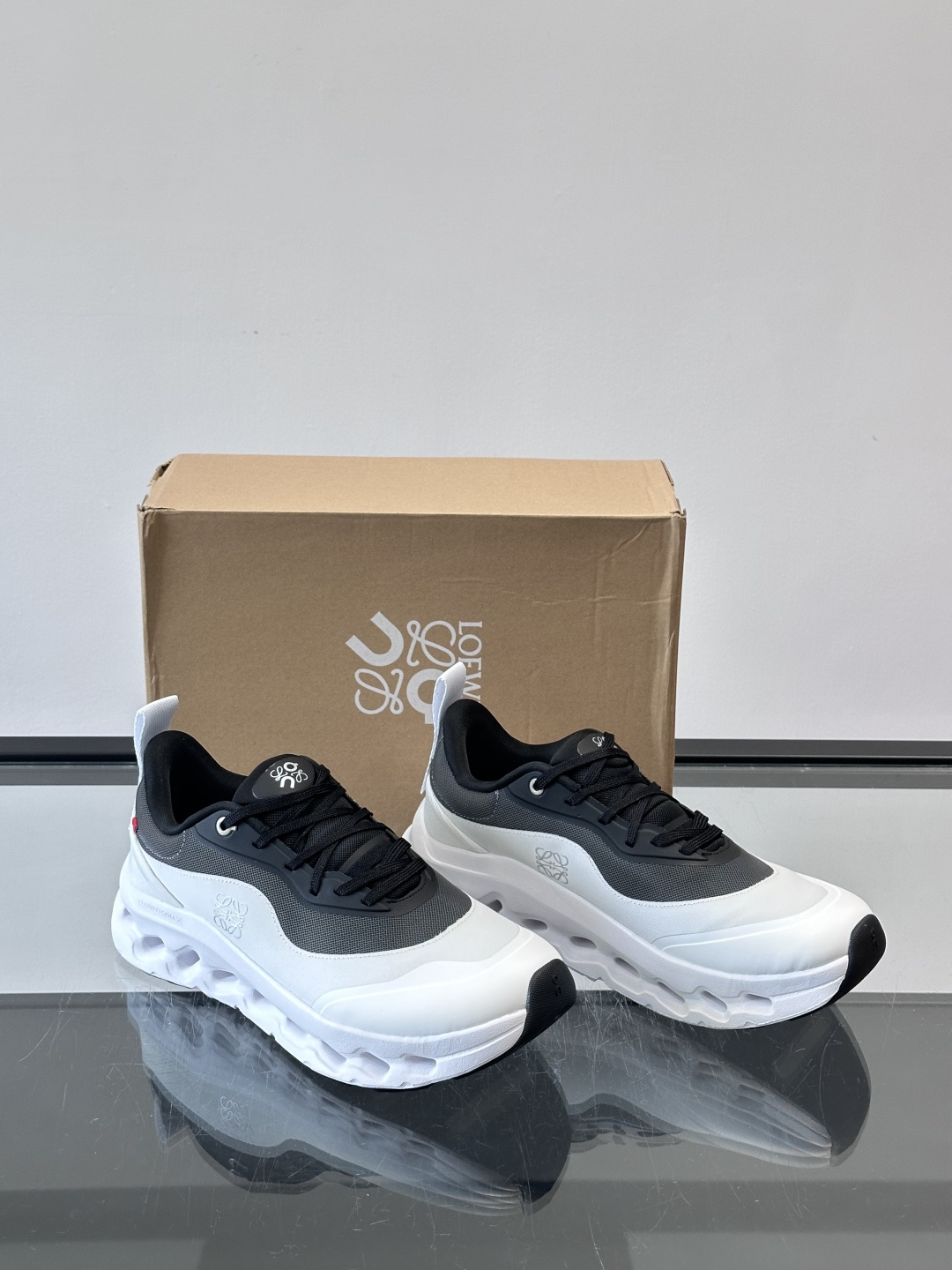 On昂跑 x Loewe联名2.0运动鞋​​👟On昂跑和Loewe联名的Cloudboom 2.0运动鞋