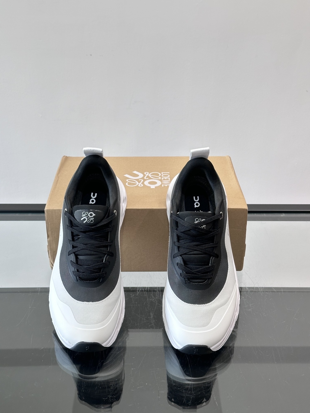 On昂跑 x Loewe联名2.0运动鞋​​👟On昂跑和Loewe联名的Cloudboom 2.0运动鞋