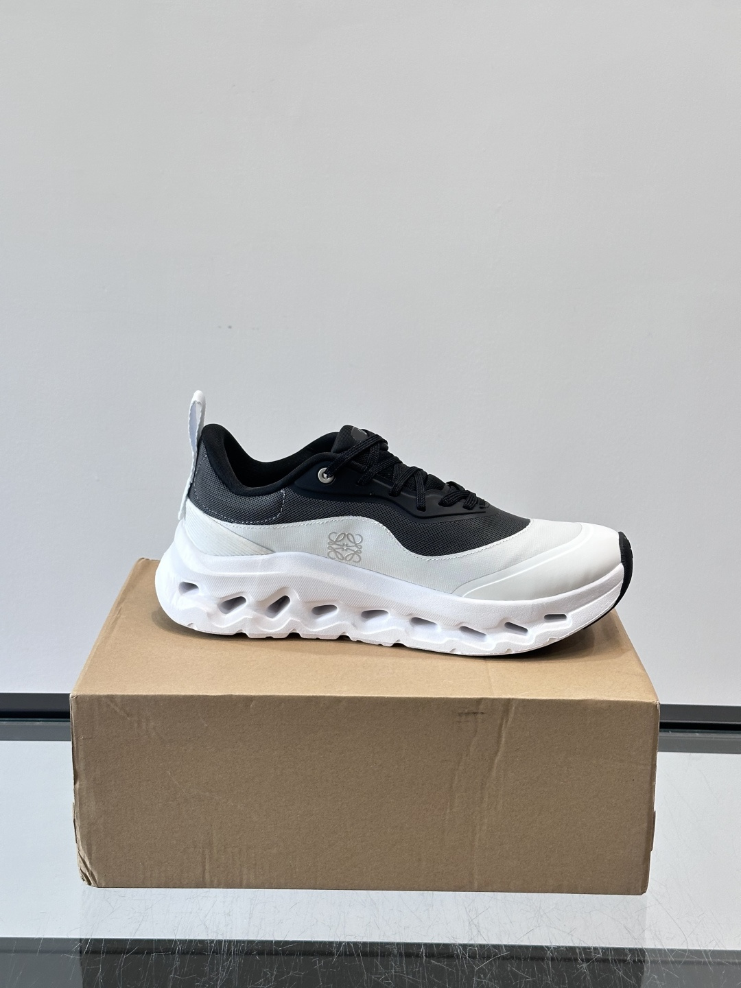 On昂跑 x Loewe联名2.0运动鞋​​👟On昂跑和Loewe联名的Cloudboom 2.0运动鞋