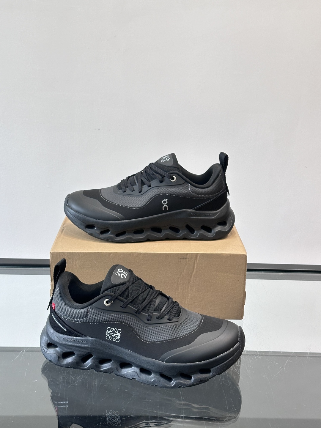 On昂跑 x Loewe联名2.0运动鞋​​👟On昂跑和Loewe联名的Cloudboom 2.0运动鞋