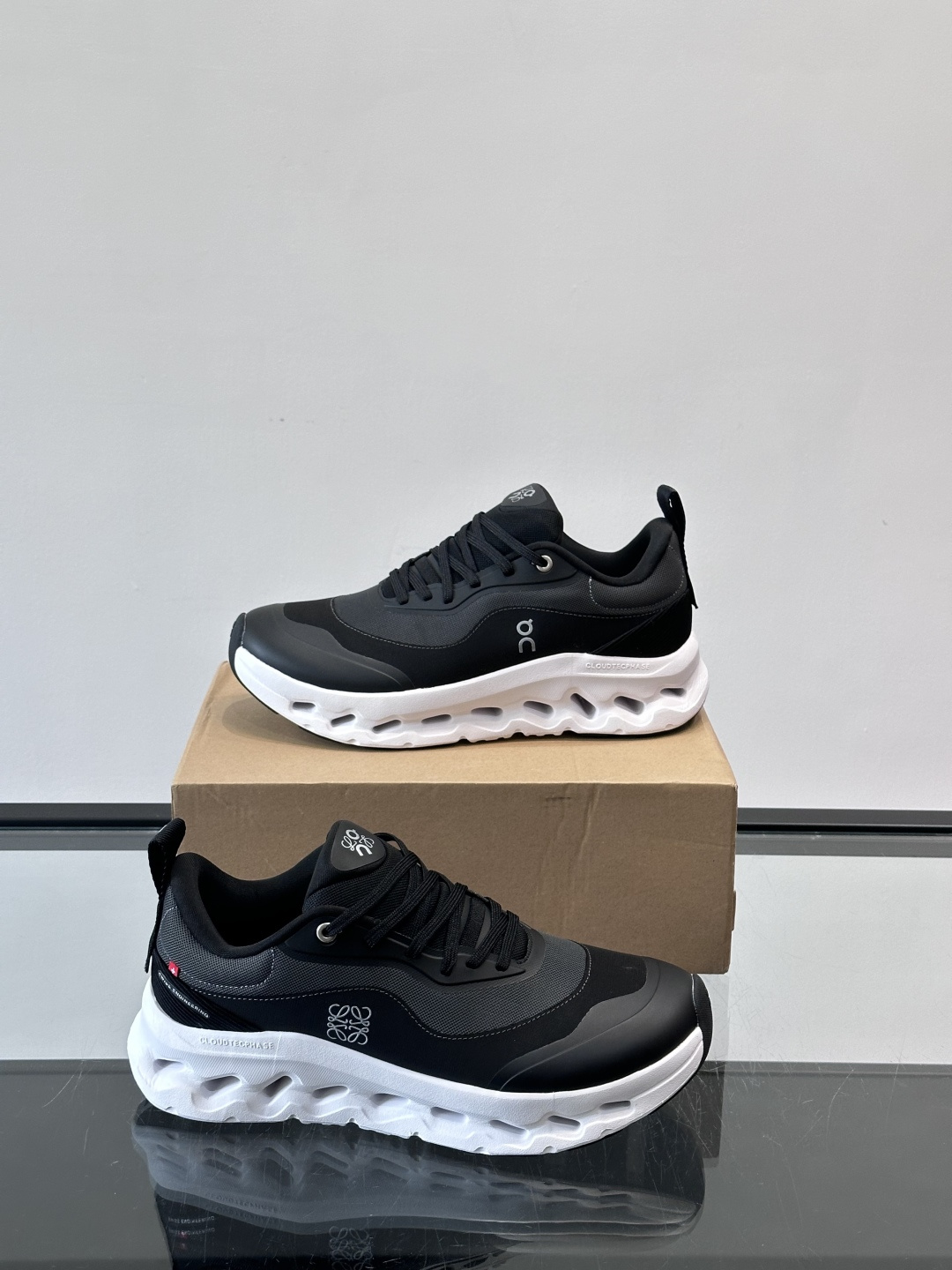 On昂跑 x Loewe联名2.0运动鞋​​👟On昂跑和Loewe联名的Cloudboom 2.0运动鞋