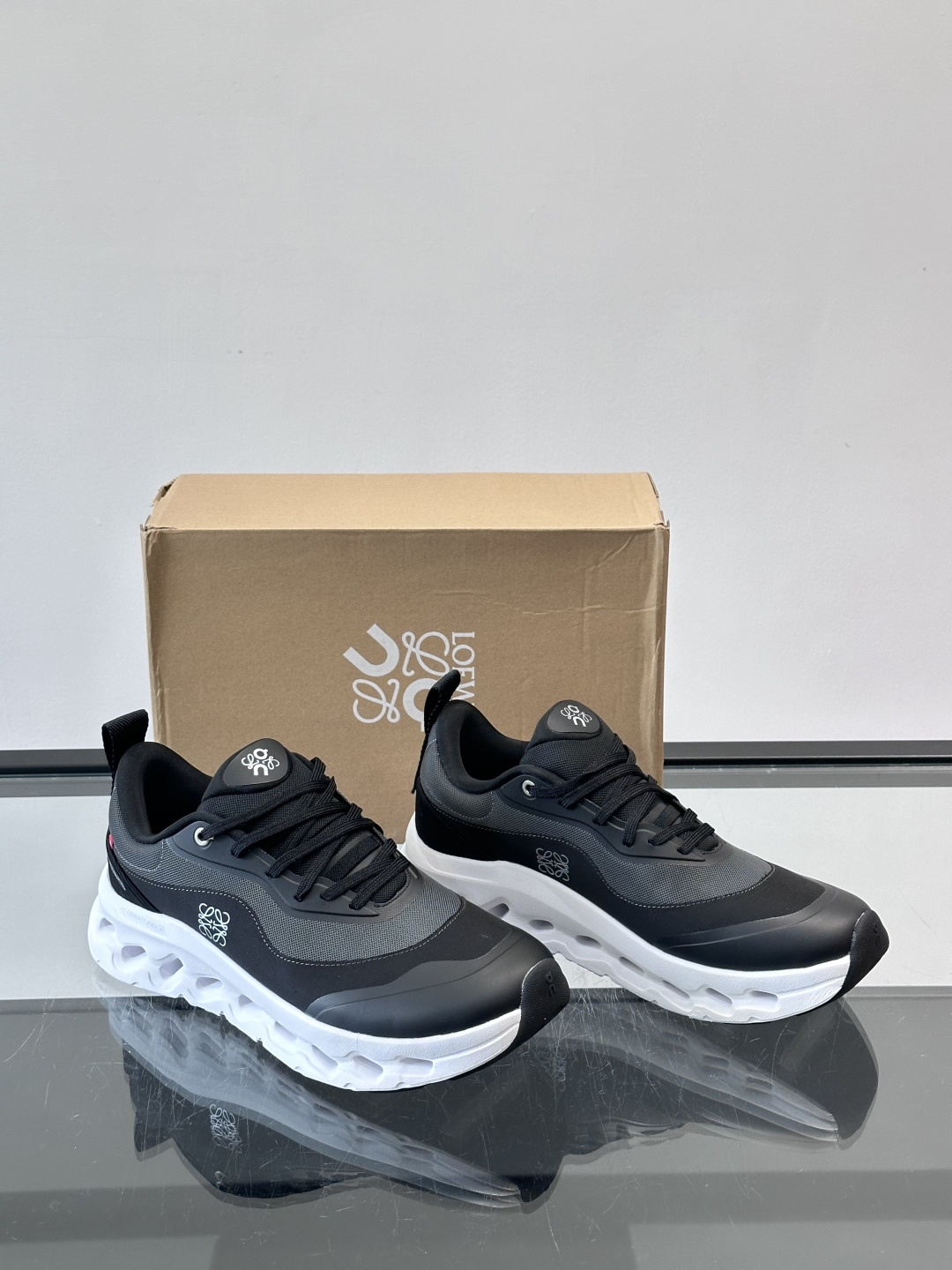 On昂跑 x Loewe联名2.0运动鞋​​👟On昂跑和Loewe联名的Cloudboom 2.0运动鞋