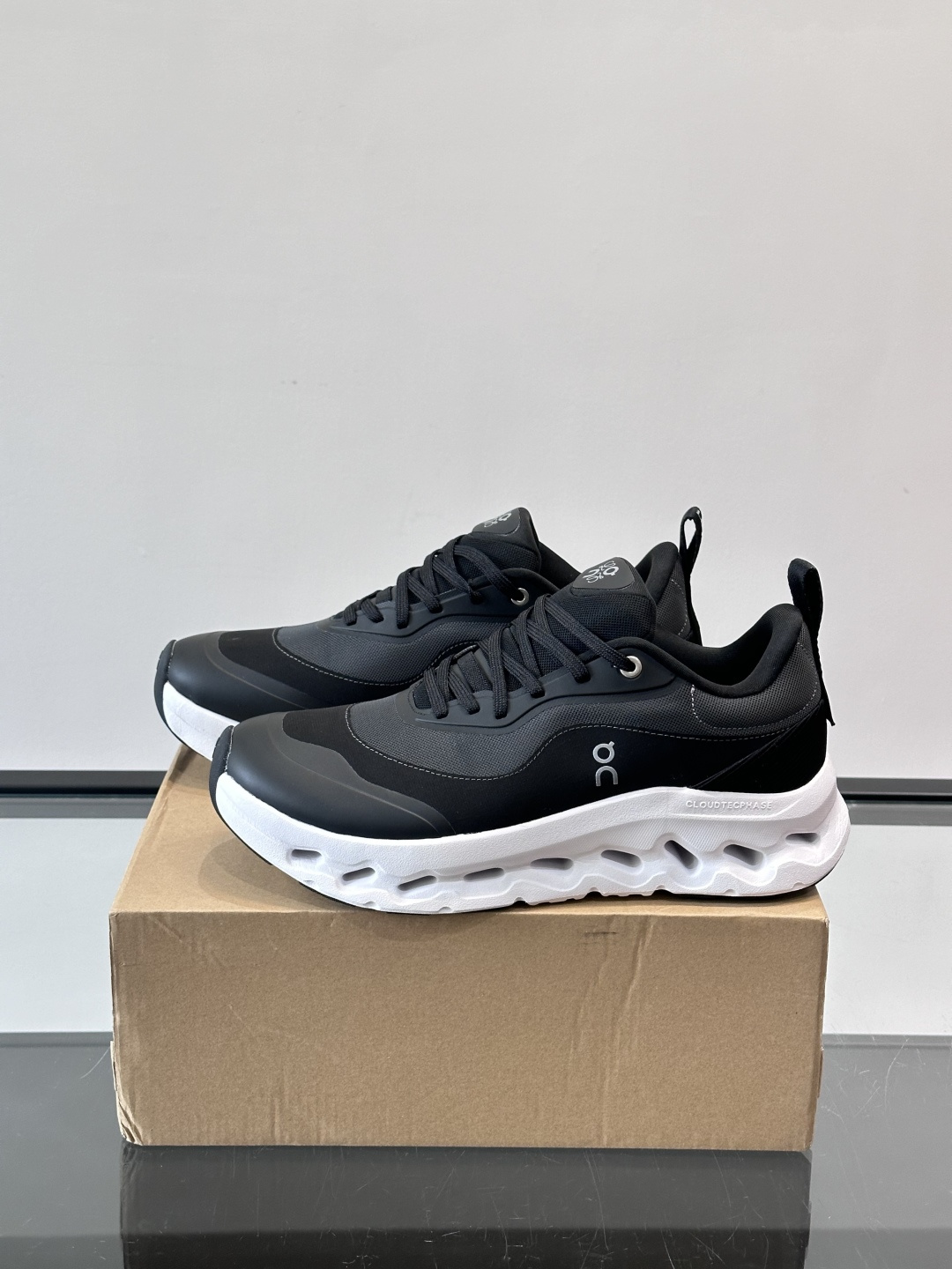 On昂跑 x Loewe联名2.0运动鞋​​👟On昂跑和Loewe联名的Cloudboom 2.0运动鞋