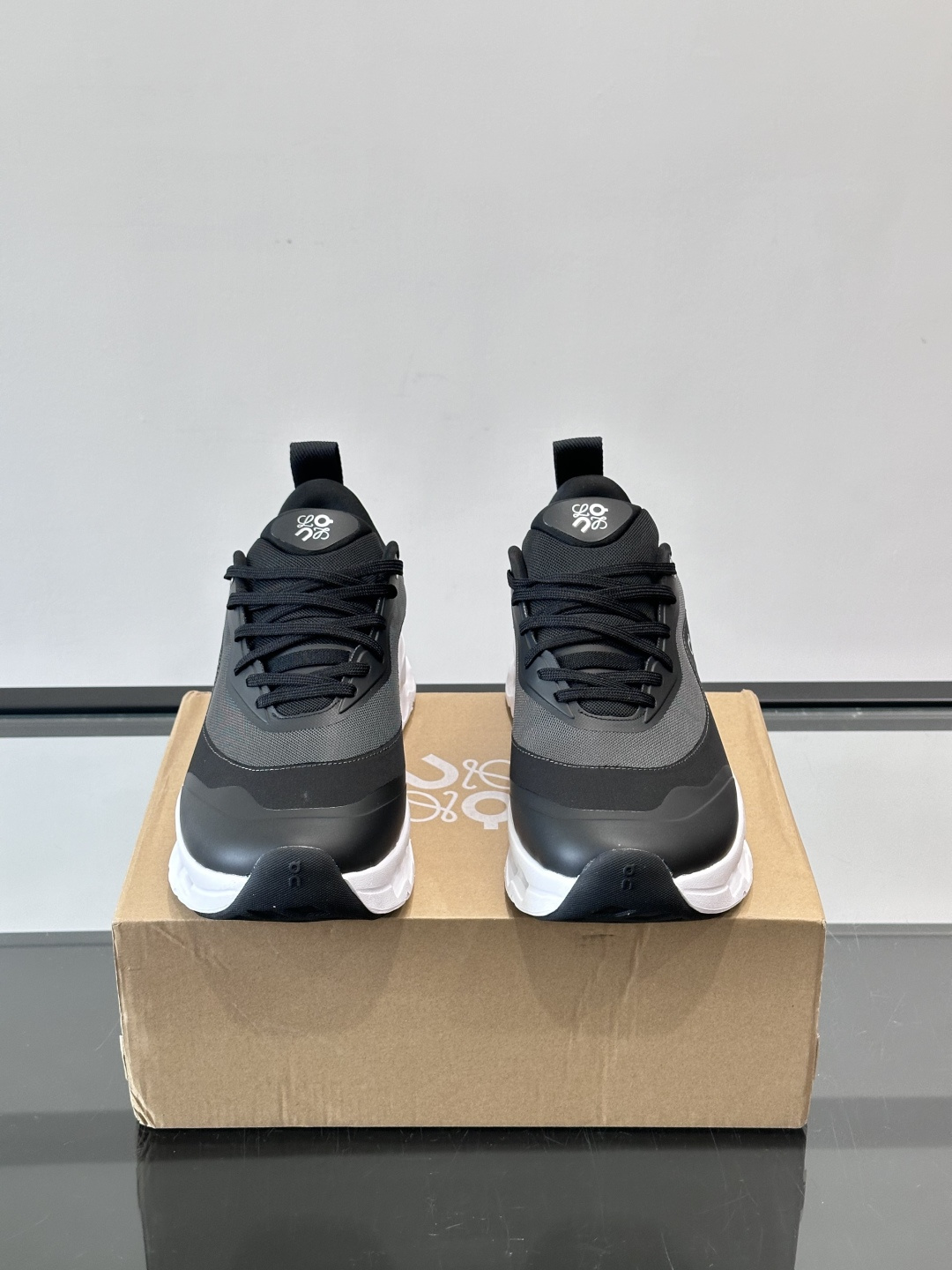 On昂跑 x Loewe联名2.0运动鞋​​👟On昂跑和Loewe联名的Cloudboom 2.0运动鞋