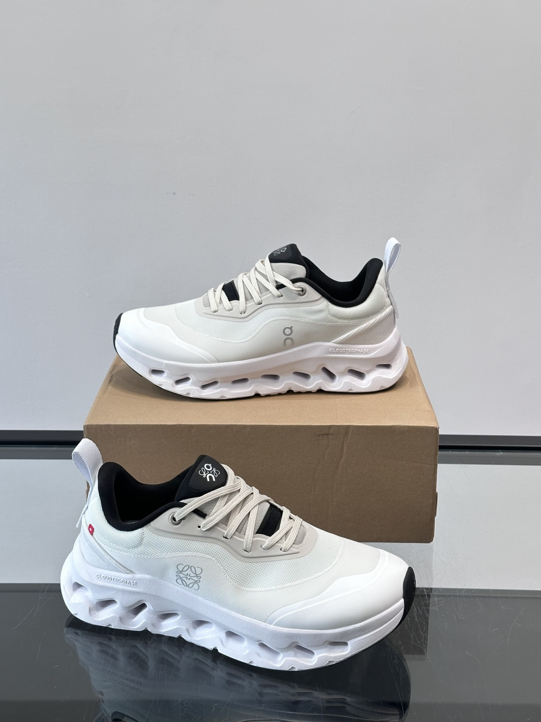 On昂跑 x Loewe联名2.0运动鞋​​👟On昂跑和Loewe联名的Cloudboom 2.0运动鞋