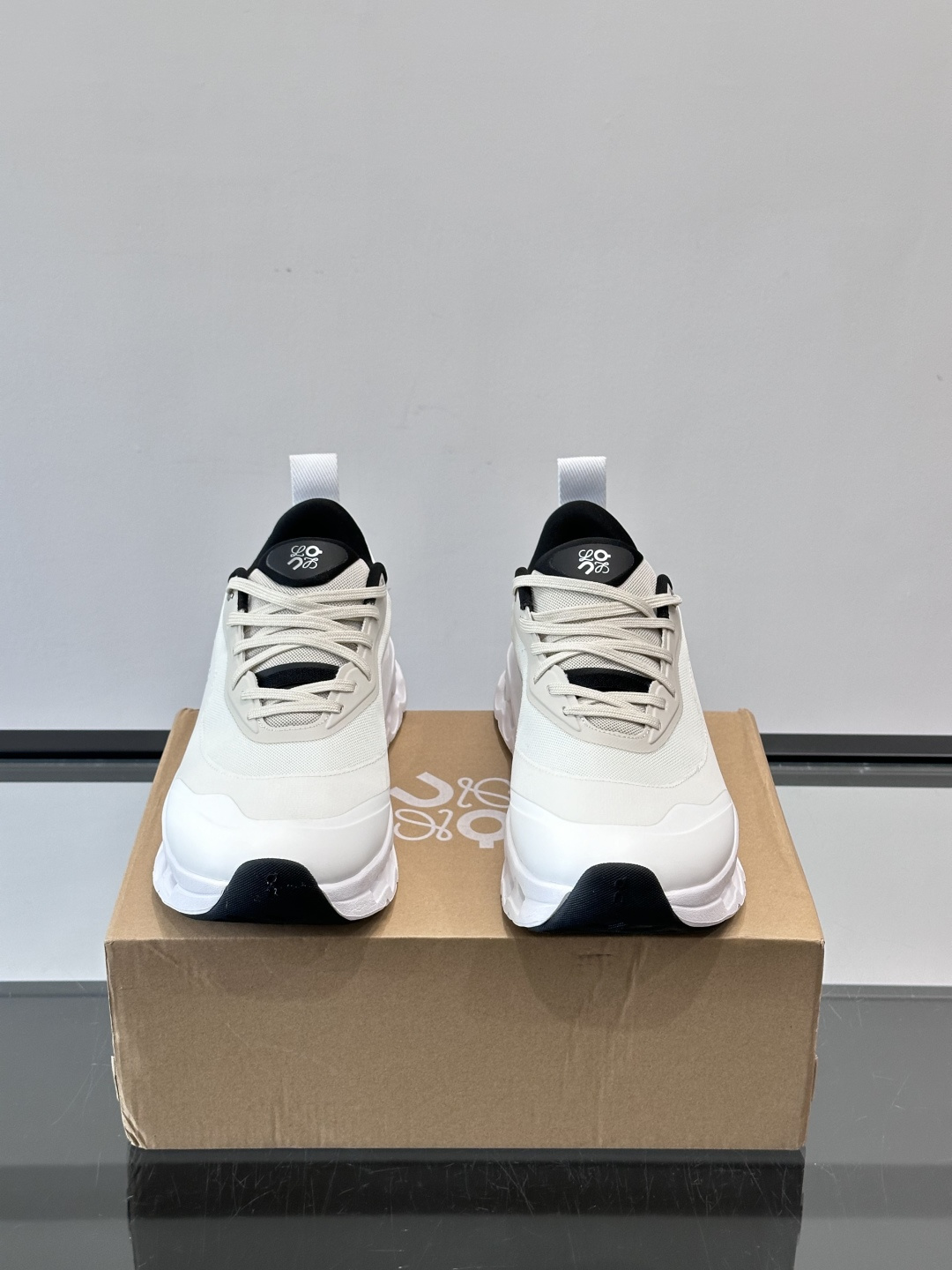 On昂跑 x Loewe联名2.0运动鞋​​👟On昂跑和Loewe联名的Cloudboom 2.0运动鞋