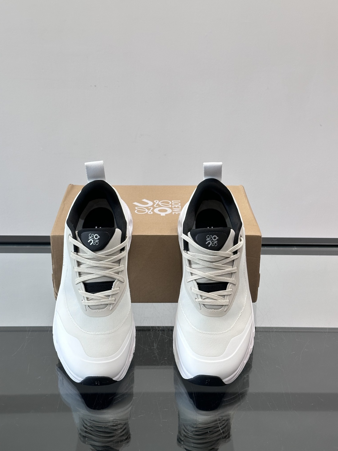 On昂跑 x Loewe联名2.0运动鞋​​👟On昂跑和Loewe联名的Cloudboom 2.0运动鞋