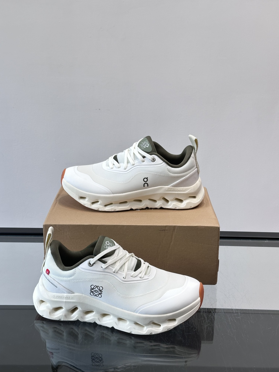 On昂跑 x Loewe联名2.0运动鞋​​👟On昂跑和Loewe联名的Cloudboom 2.0运动鞋