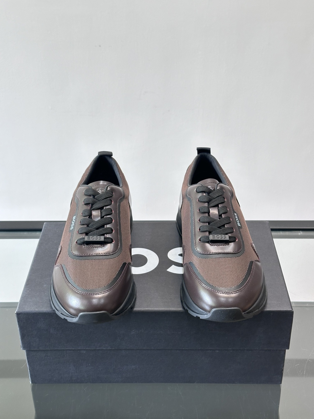 BOSS男士拼接运动鞋，网布➕皮革拼接，透气又有支撑力！白色橡胶鞋底，耐磨抓地力强，日常穿搭或轻运动都O